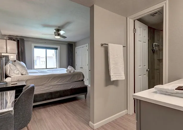 Charming Comfy In The Heart Of Old Town *
