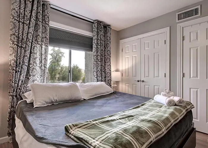 Charming Comfy In The Heart Of Old Town *