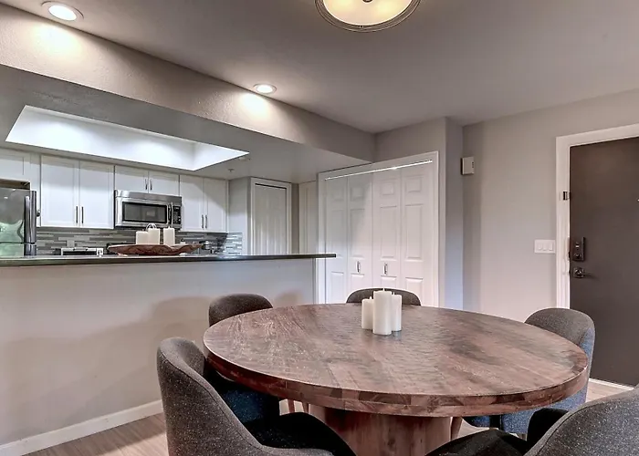 Charming Comfy In The Heart Of Old Town